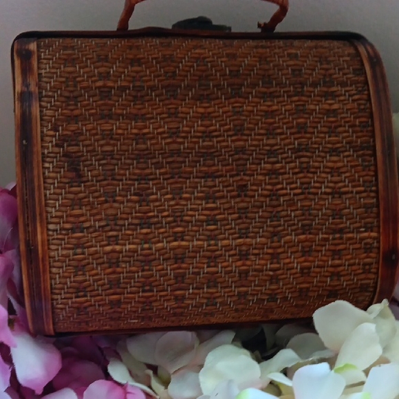 Vintage Woven Basket Handbag - Picture 3 of 9